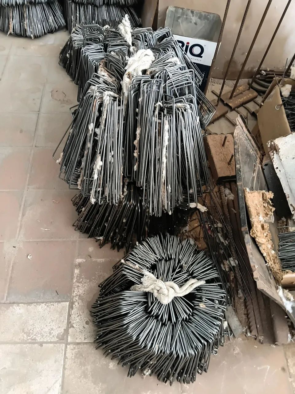 ESTRIBO DE AÇO  - Foto 2