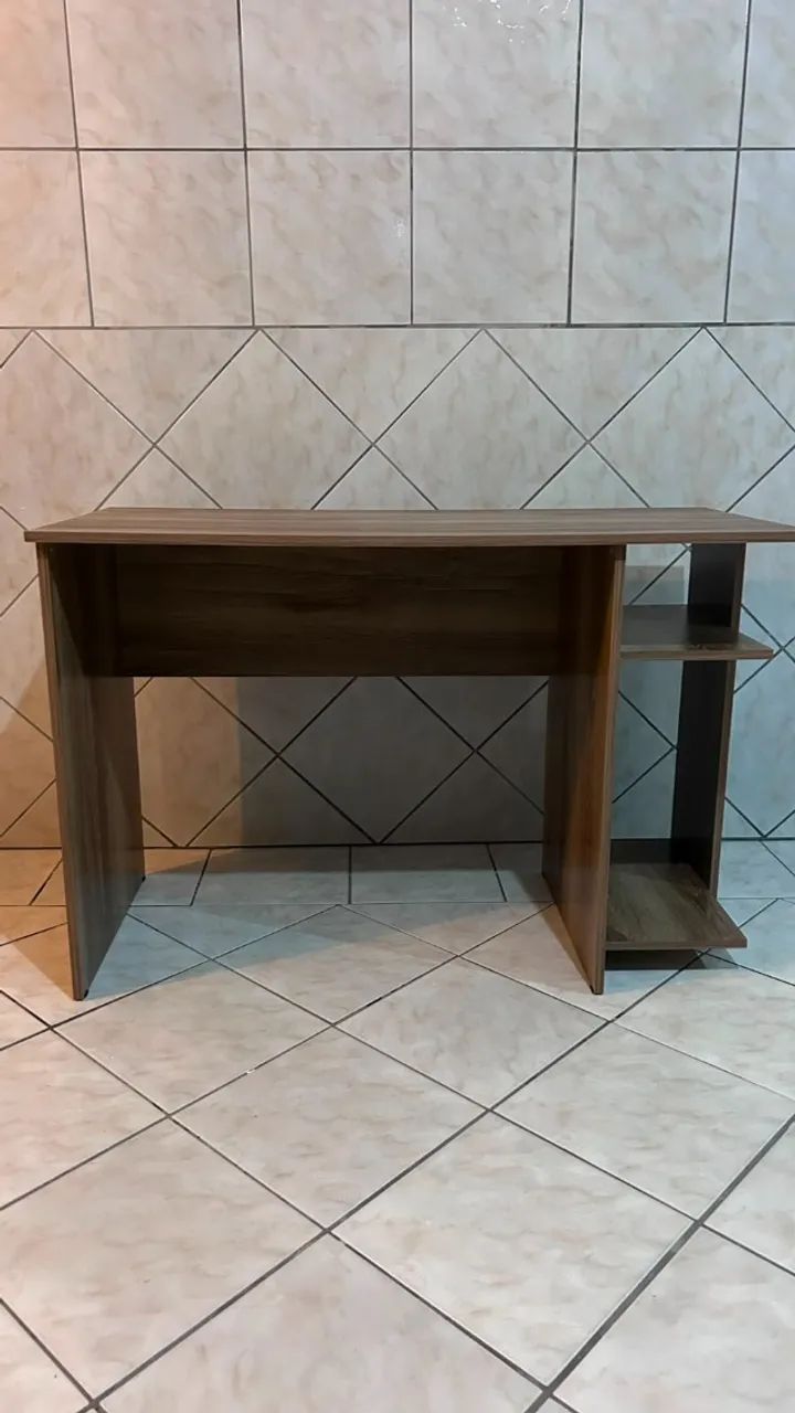 Mesa de Escritório Moderna com Excelente Acabamento!!