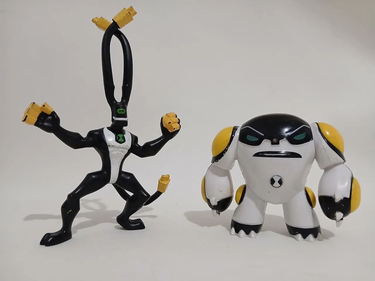 Miniaturas Colecionáveis Ben 10 Bala canhão e Alien X