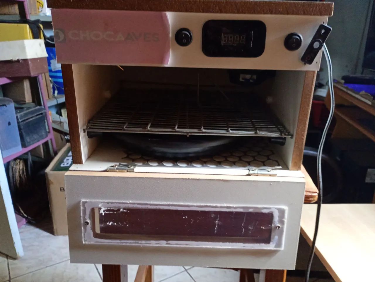 Chocadeira automática com ovoscópio ,para 70 ovos de codornas - Foto 2