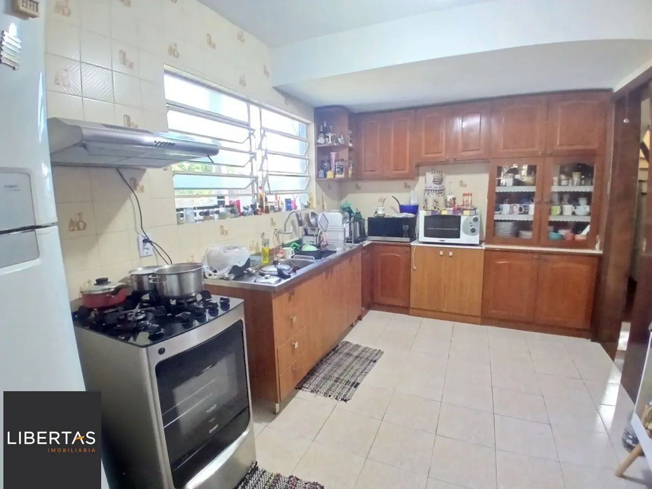 Casa com 3 dormitótrios, piscina e 2 vagas de garagem em Canoas. - Foto 12