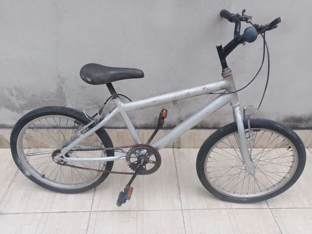 Bicicleta aro 20  bom estado