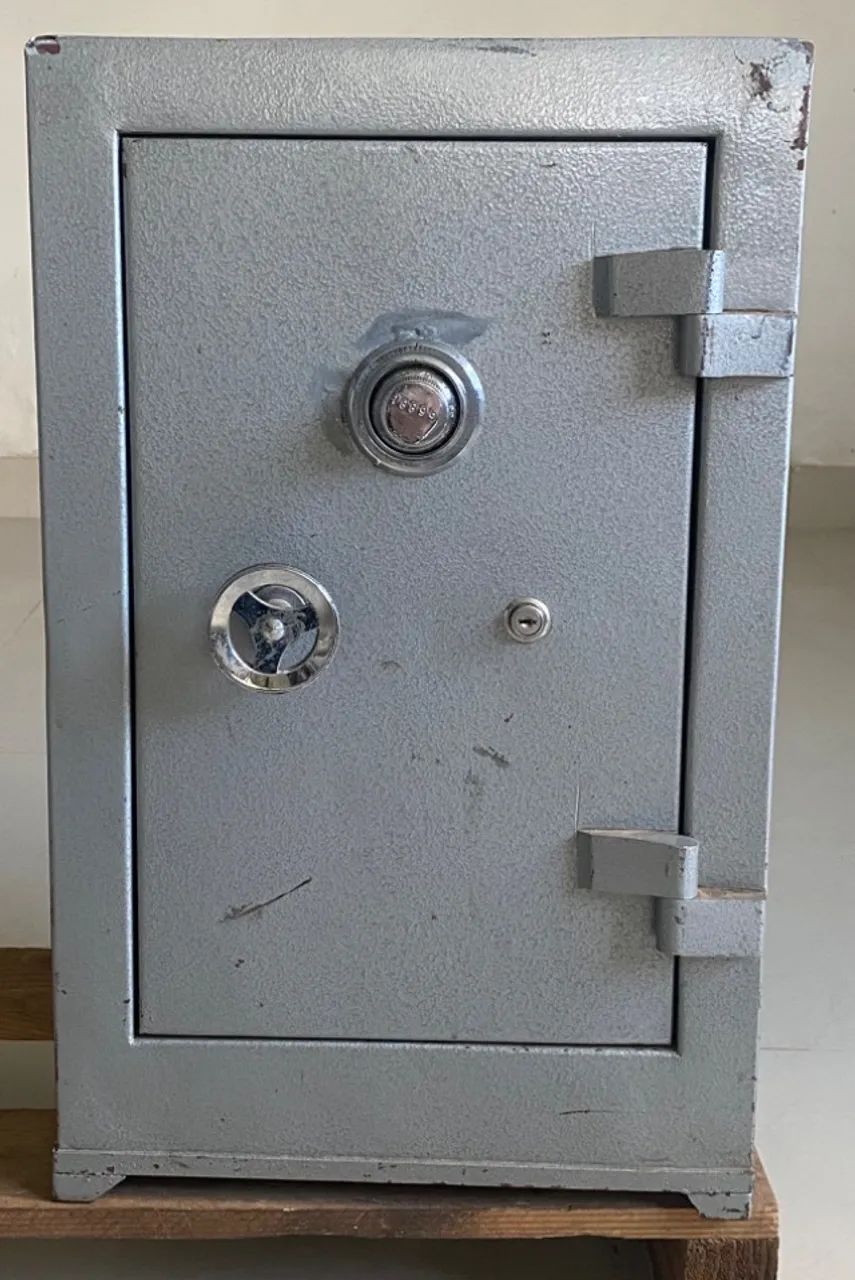 Cofre de aço concretado médio mecânico usado 34cmx57cm - Foto 2