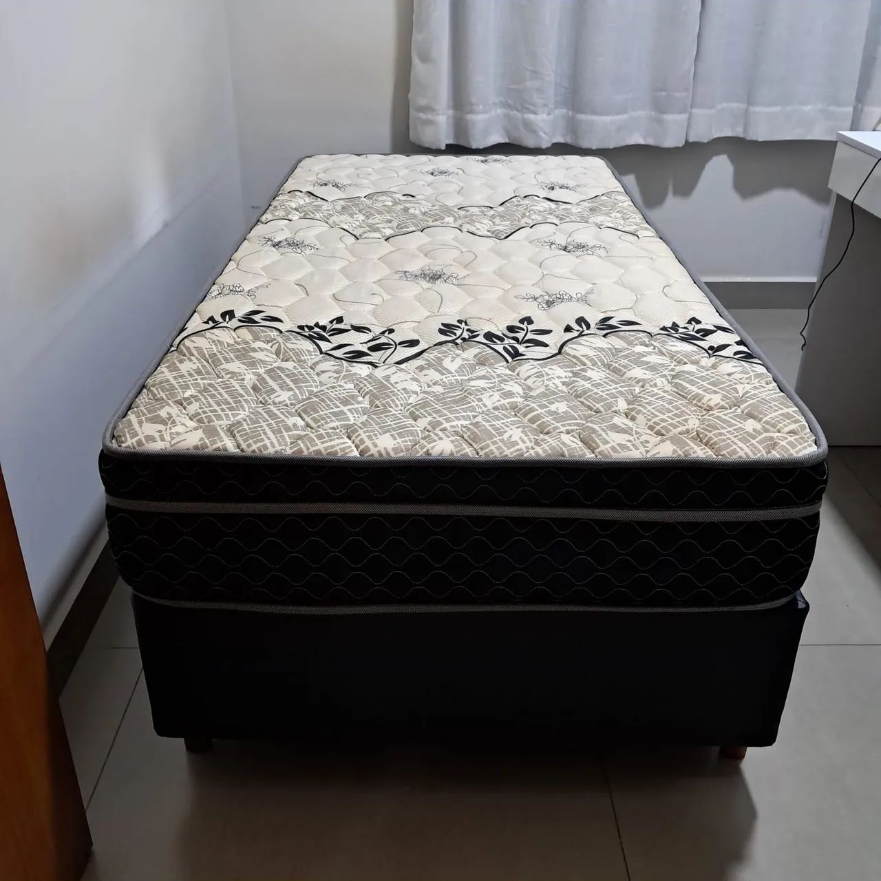 Cama Box Solteiro + Colchão Solteiro em Excelente Estado - Foto 4