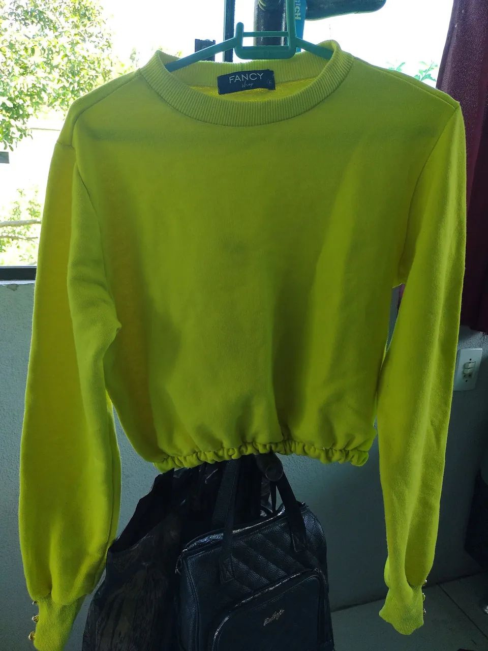 Cropoet moletom feminino com punhos botão dourado  - Foto 2