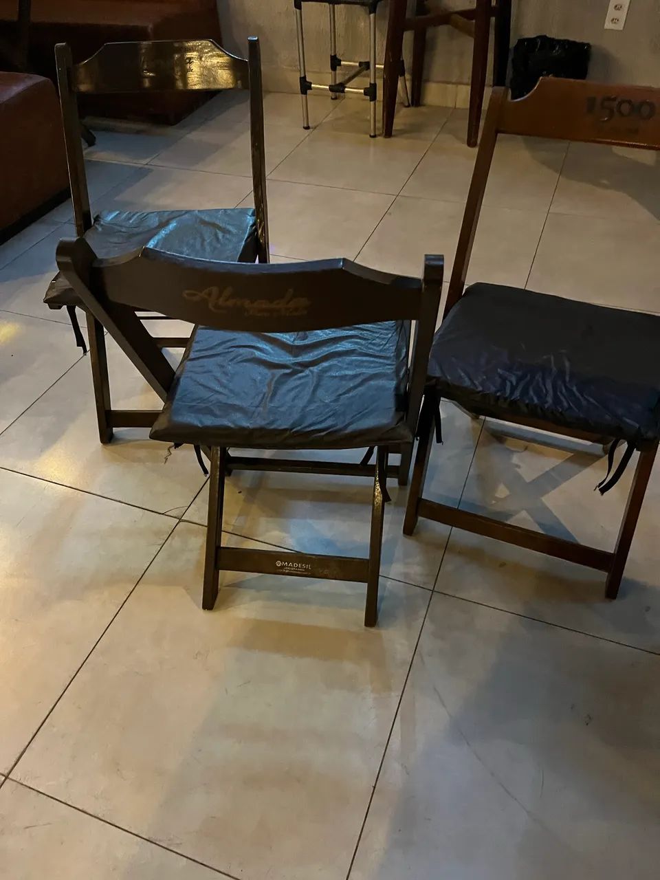 Cadeiras para restaurante e lanchonete.