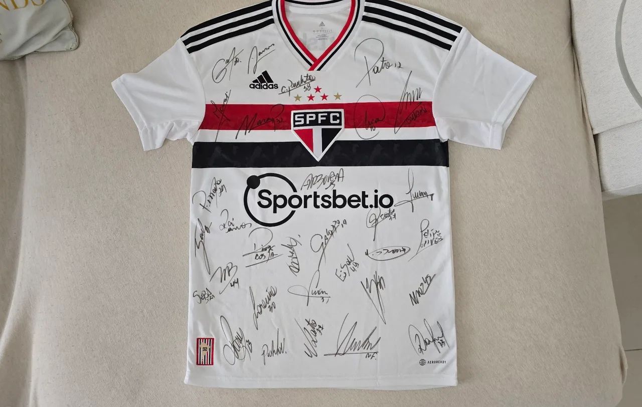 Camisa Oficial São Paulo FC 2023 - Elenco Campeão da Copa do Brasil - Autografada - Foto 3