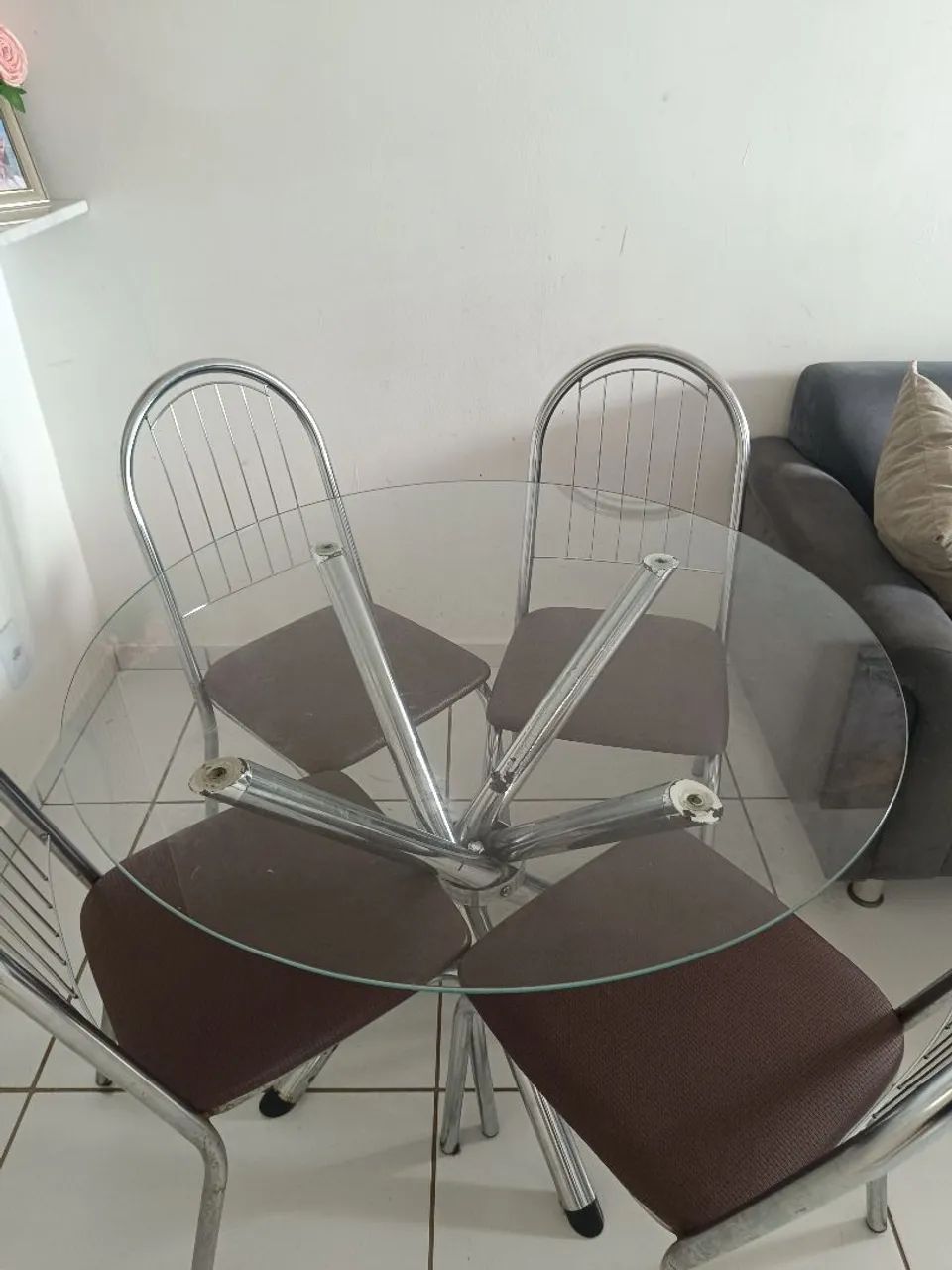Mesa de vidro com 4 cadeiras 