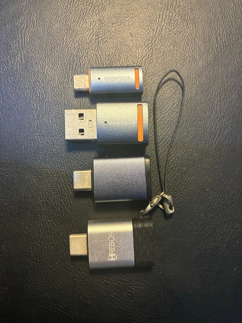 Adaptadores ( C para A, 2x A para C, C para Micro usb)