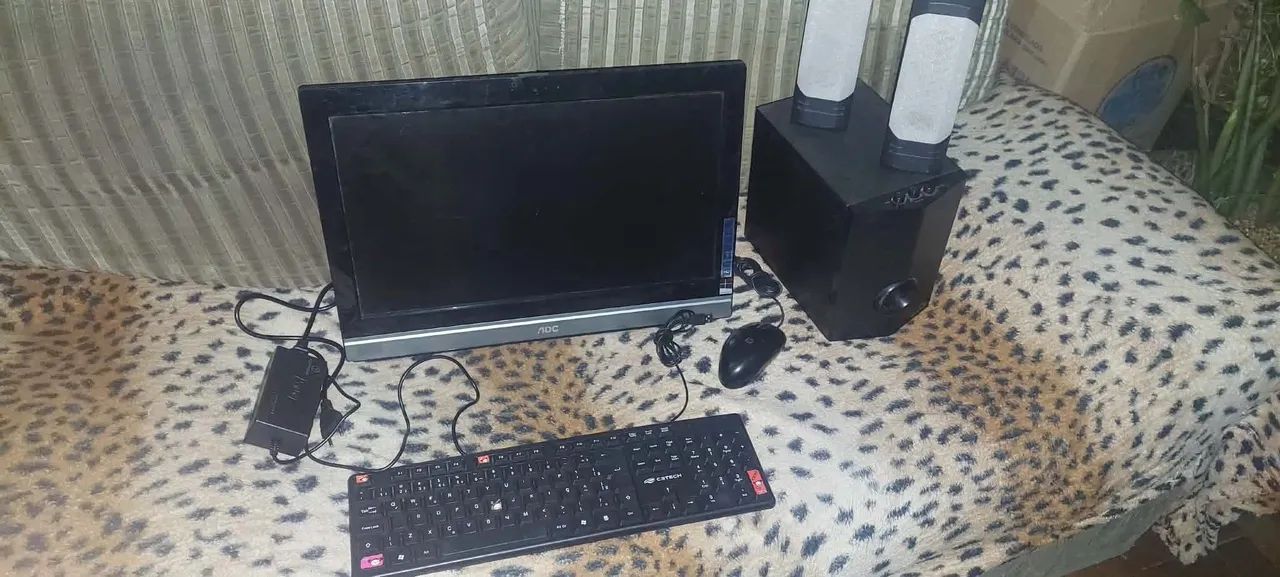PC com monitor e acessórios  - Foto 2