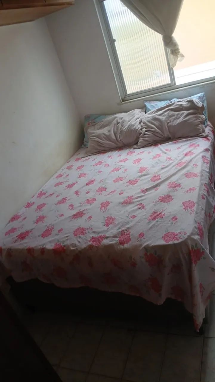 Cama semi nova 