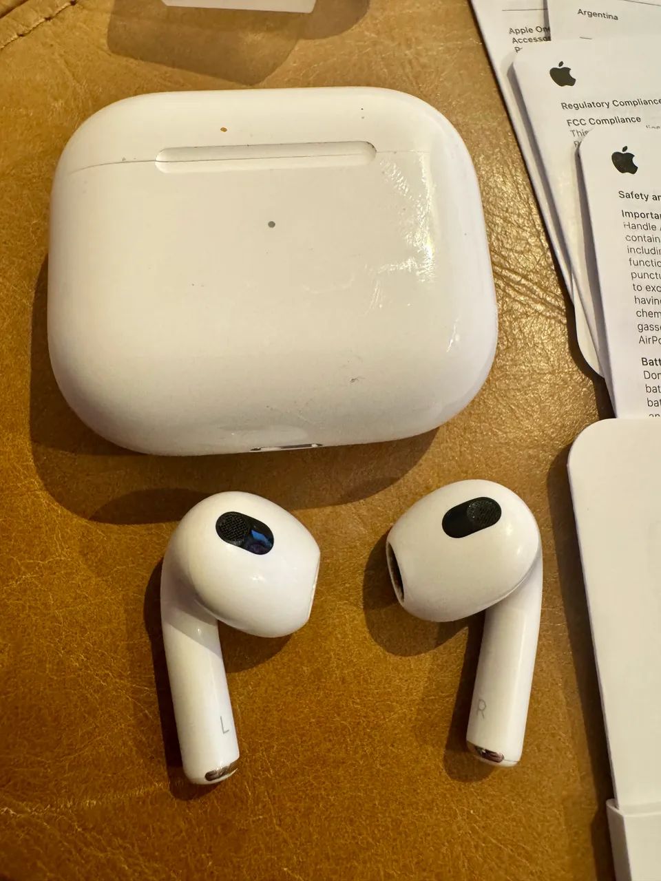 AirPods 3° Geração com MagSafe semi novo - Fones de Ouvido