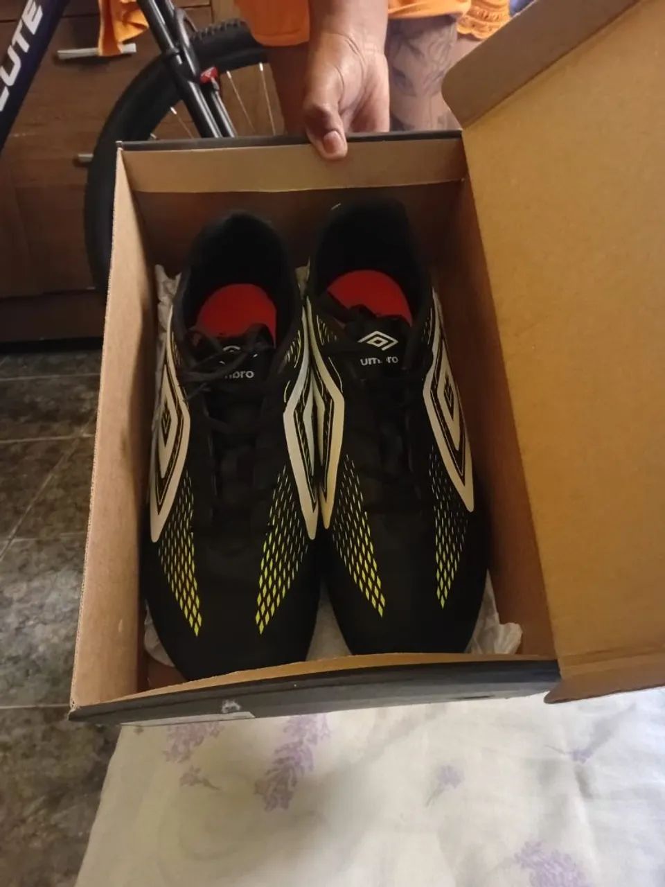 Chuteira e luva de goleiro - Foto 2