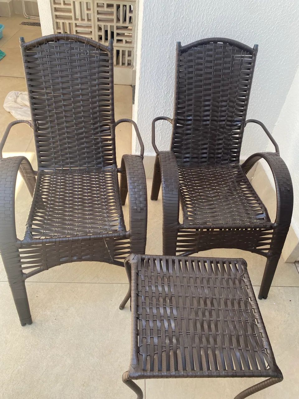 Conjunto duas cadeiras e mesinha para varanda 