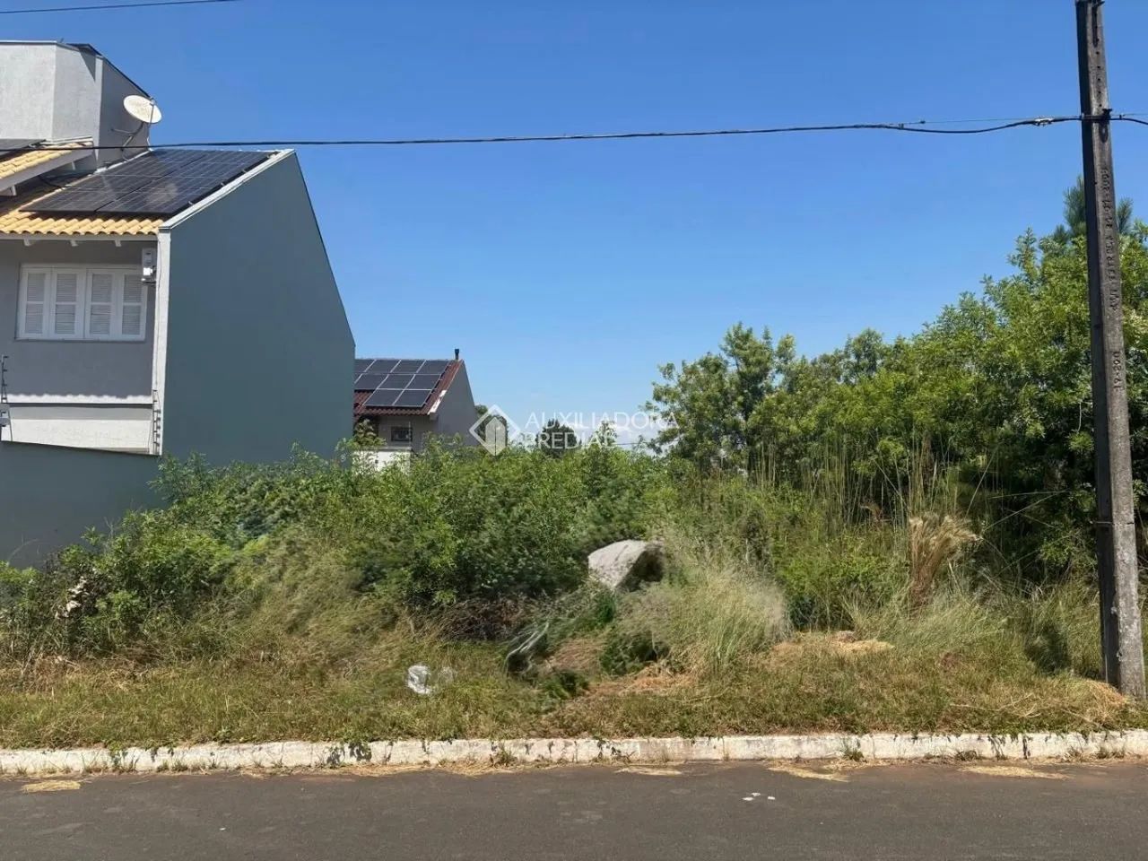 Terreno plano, próximo Acucena