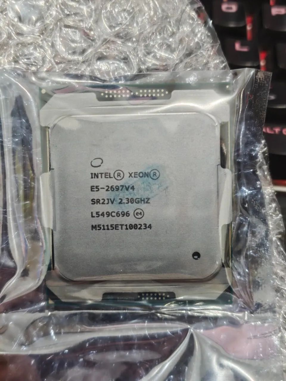 Processador Xeon E5-2697 V4 (18/36, 3.6Ghz, 45Mb Cache)