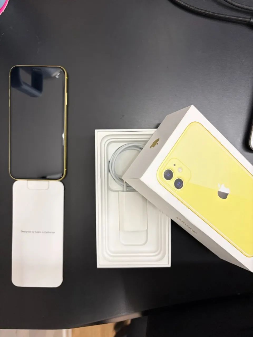 iPhone 11 64GB Amarelo - estado de novo, caixa completa