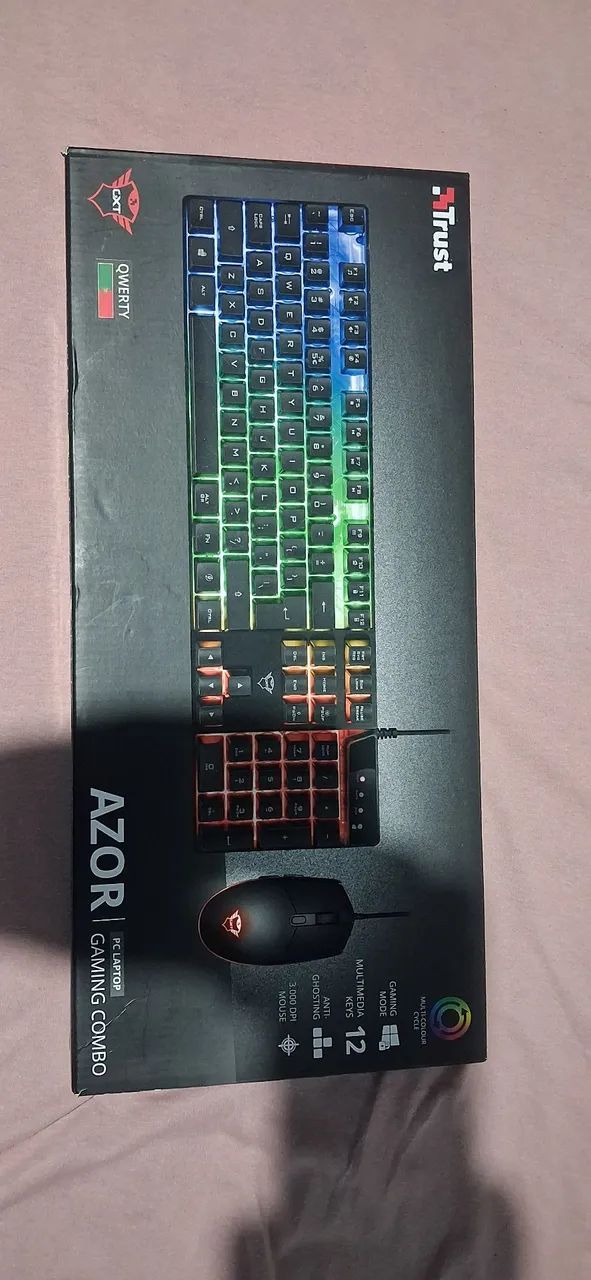 Kit gamer trust GXT 838 Azor - teclado LED, US + Mouse led