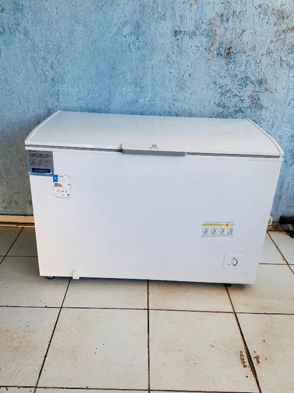 Freezer horizontal Electrolux 400L  - Foto 4