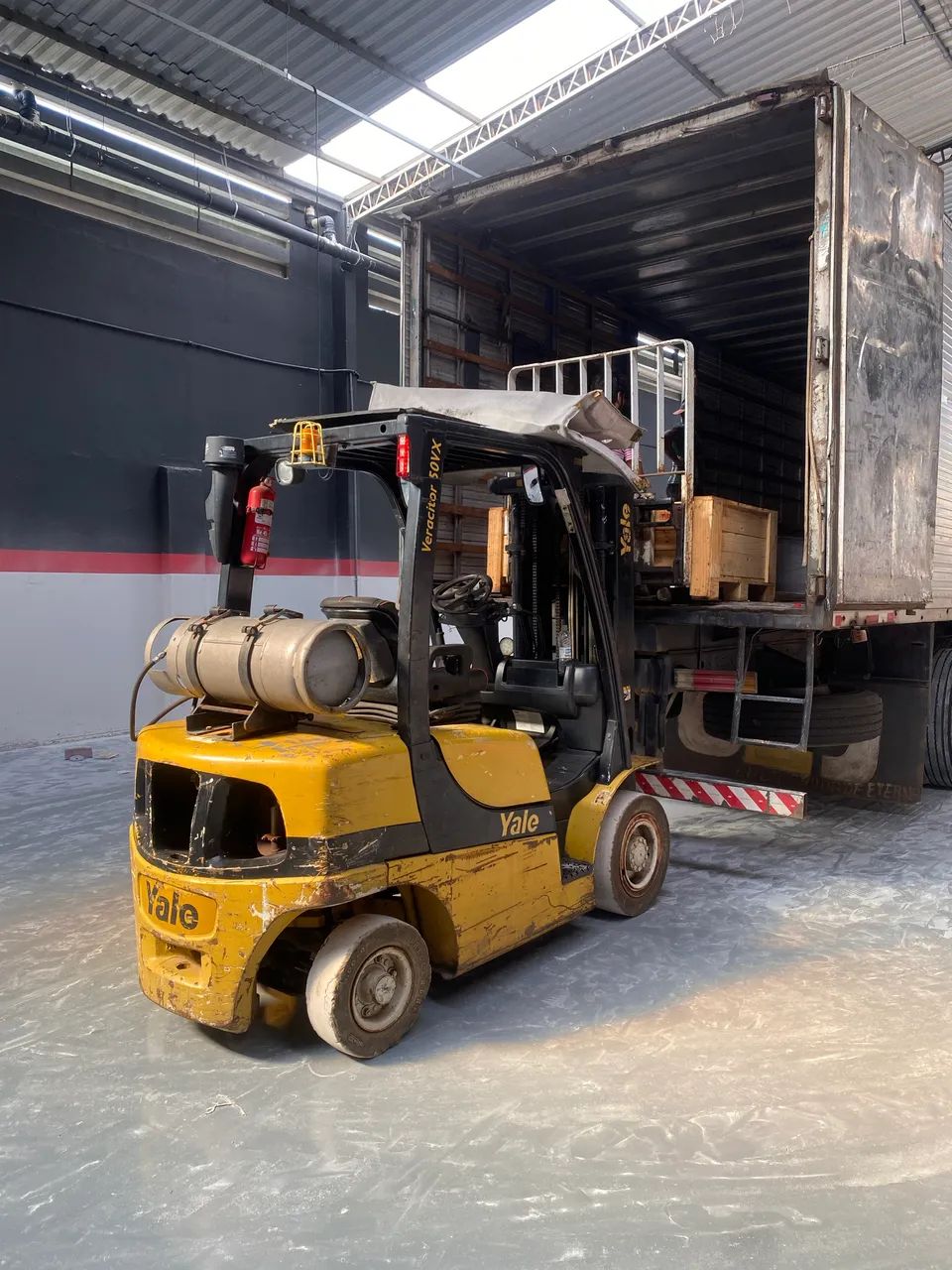 ALUGUEL DE EMPILHADEIRA 