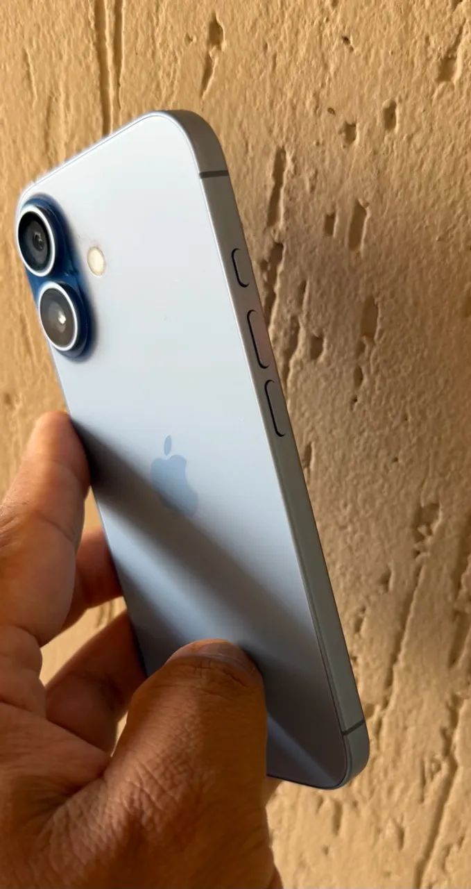 iPhone 17