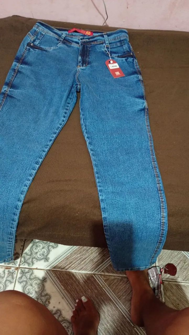 Vendo 2 calça jeans nova nunca foi usada tamanho 42 e 2 short jeans número 44 - Foto 4