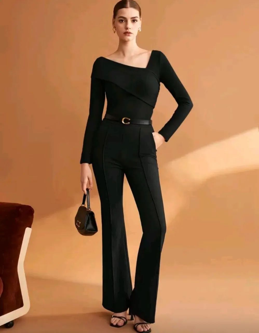 Blusa Feminina Assimétrica Manga Longa - Elegante e Moderna - Foto 4