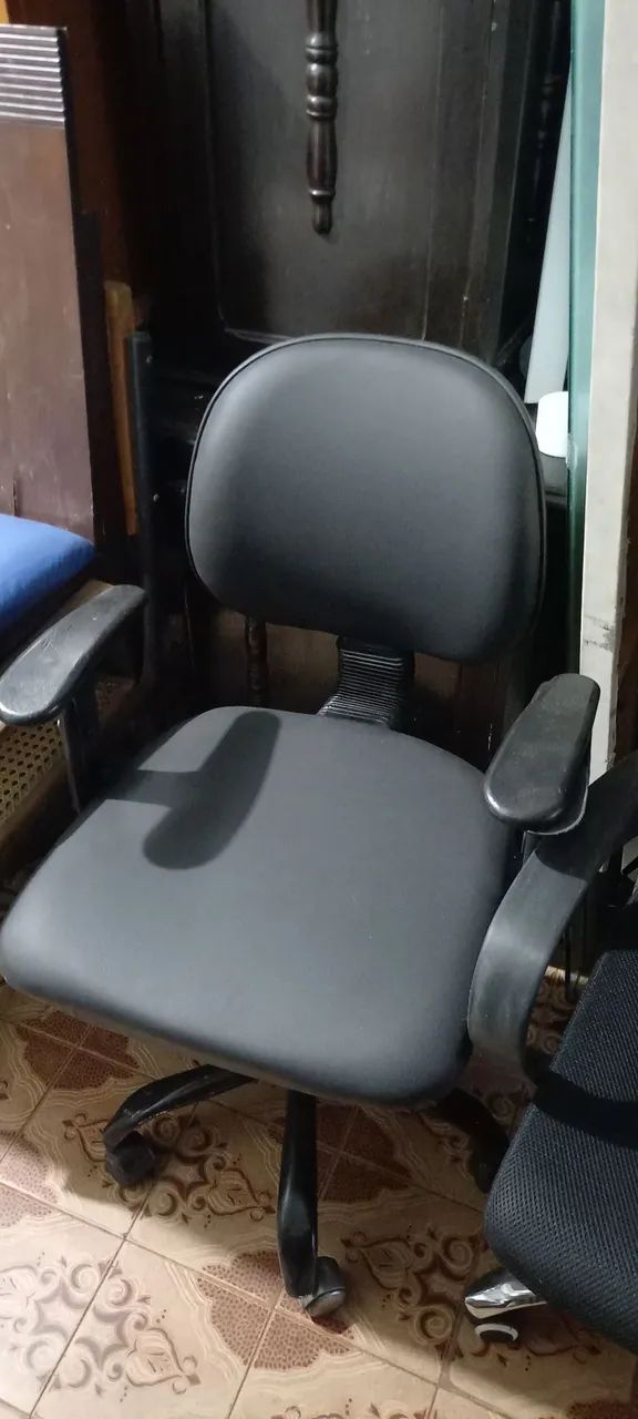 Cadeira de Escritório secretaria preta 