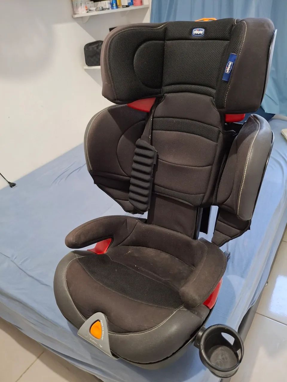Cadeirinha chicco semi nova