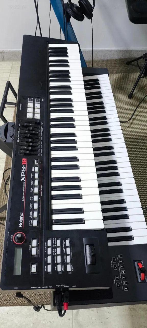 TECLADO ROLAND EA-7 / XPS-10 / CONTROLADOR NOVATION - Instrumentos