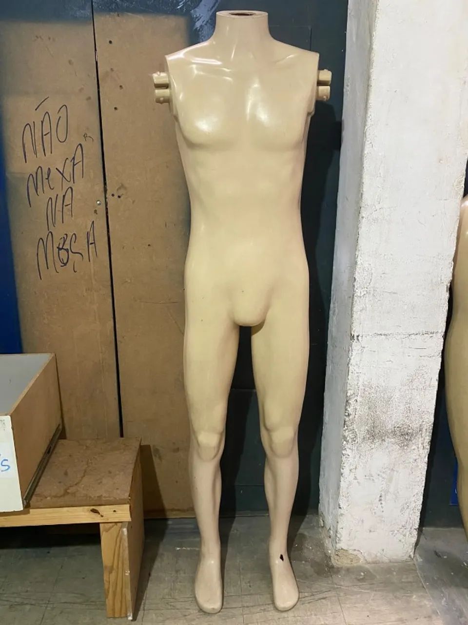 Manequins usados, produtos com marca de uso
