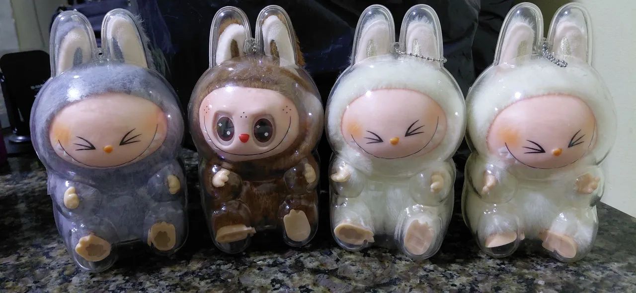 Labubus $40 cada