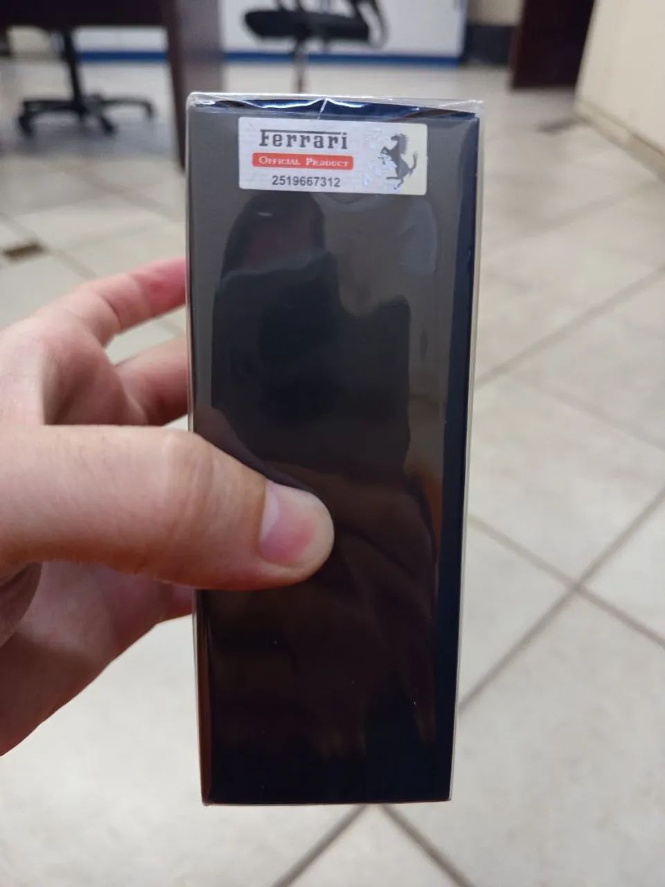 Fragrância masculina Ferrari Black 100 ml lacrado - Foto 2
