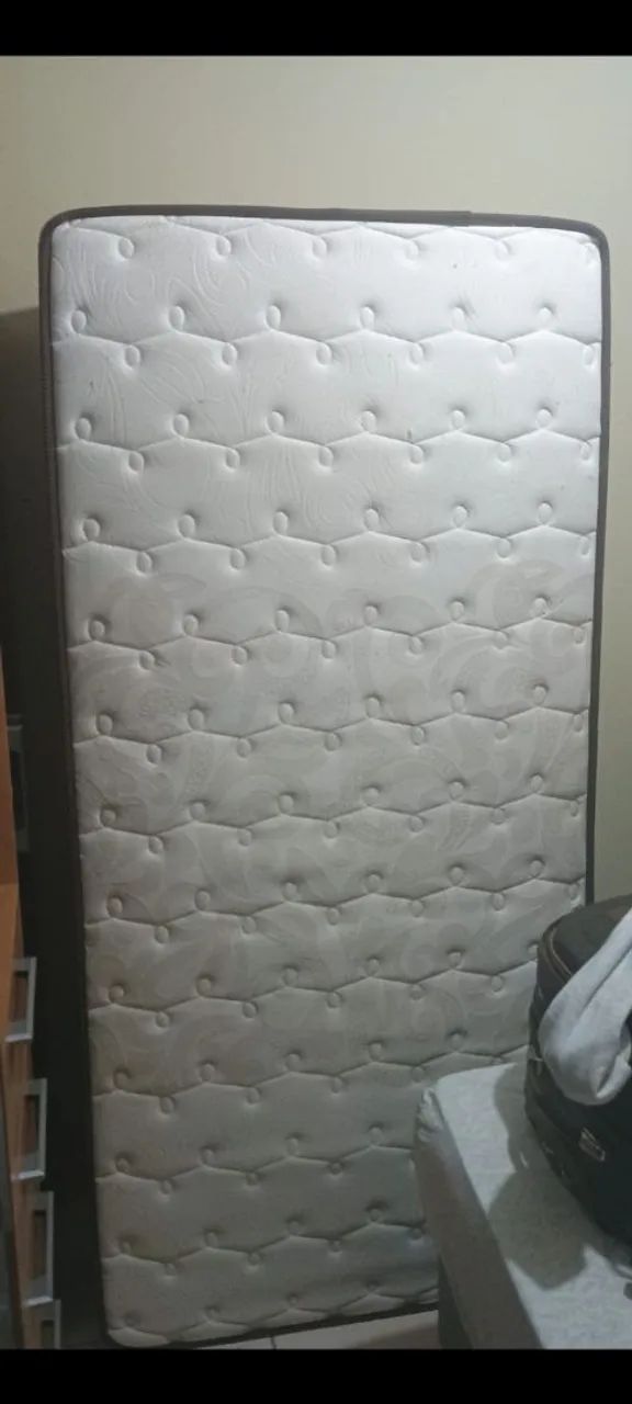 Colchao mola semi novo 