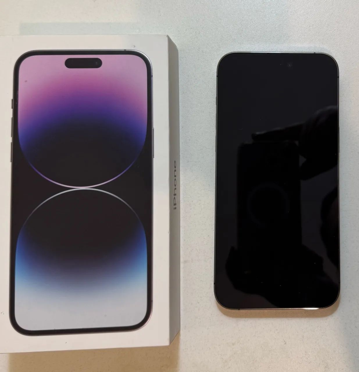 iPhone 14 Pro Max de 1 TB, na cor Roxo Profundo, em excelente estado de conservação