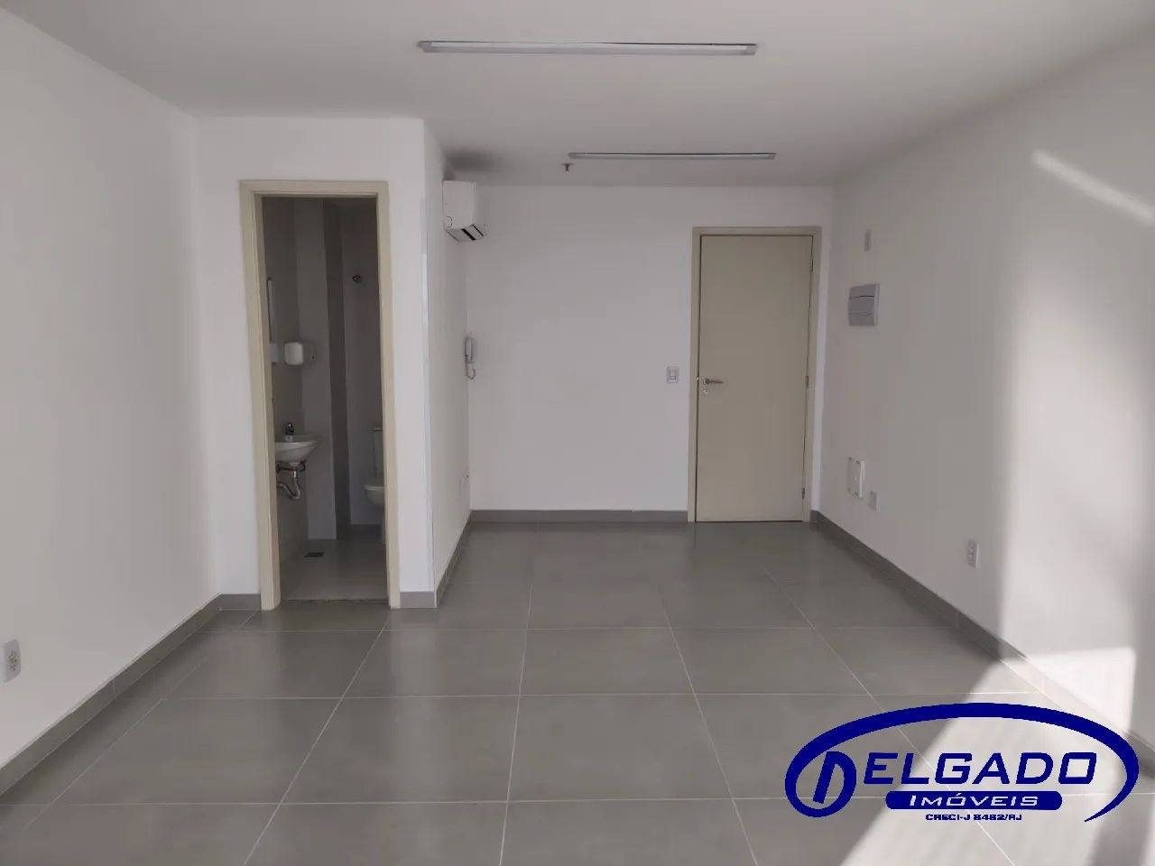 DELGADO aluga SALAS COMERCIAIS, Ed. OFFICE TOWER com aproximadamente 30 m², no Centro - It - Foto 4