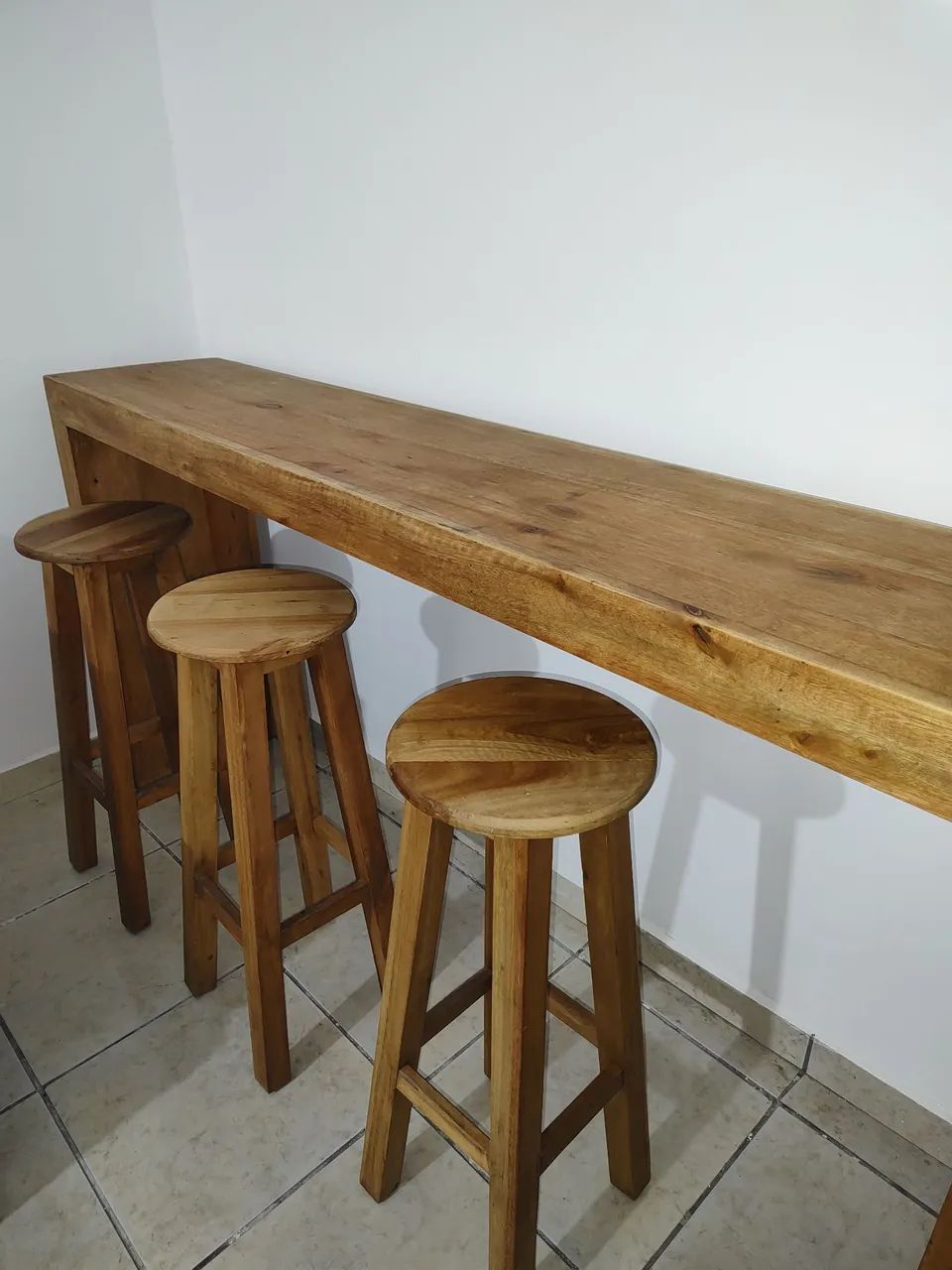 Jogo Bancada balcão com 03 banquetas. ACEITO OFERTA!!! - Foto 3