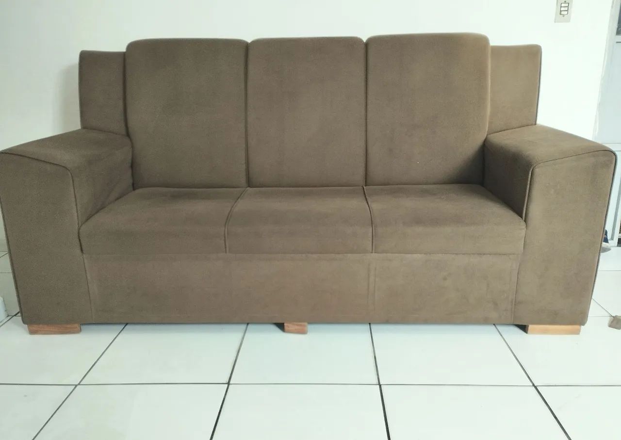 SOFÁ DE TRÊS LUGARES, POLTRONA 