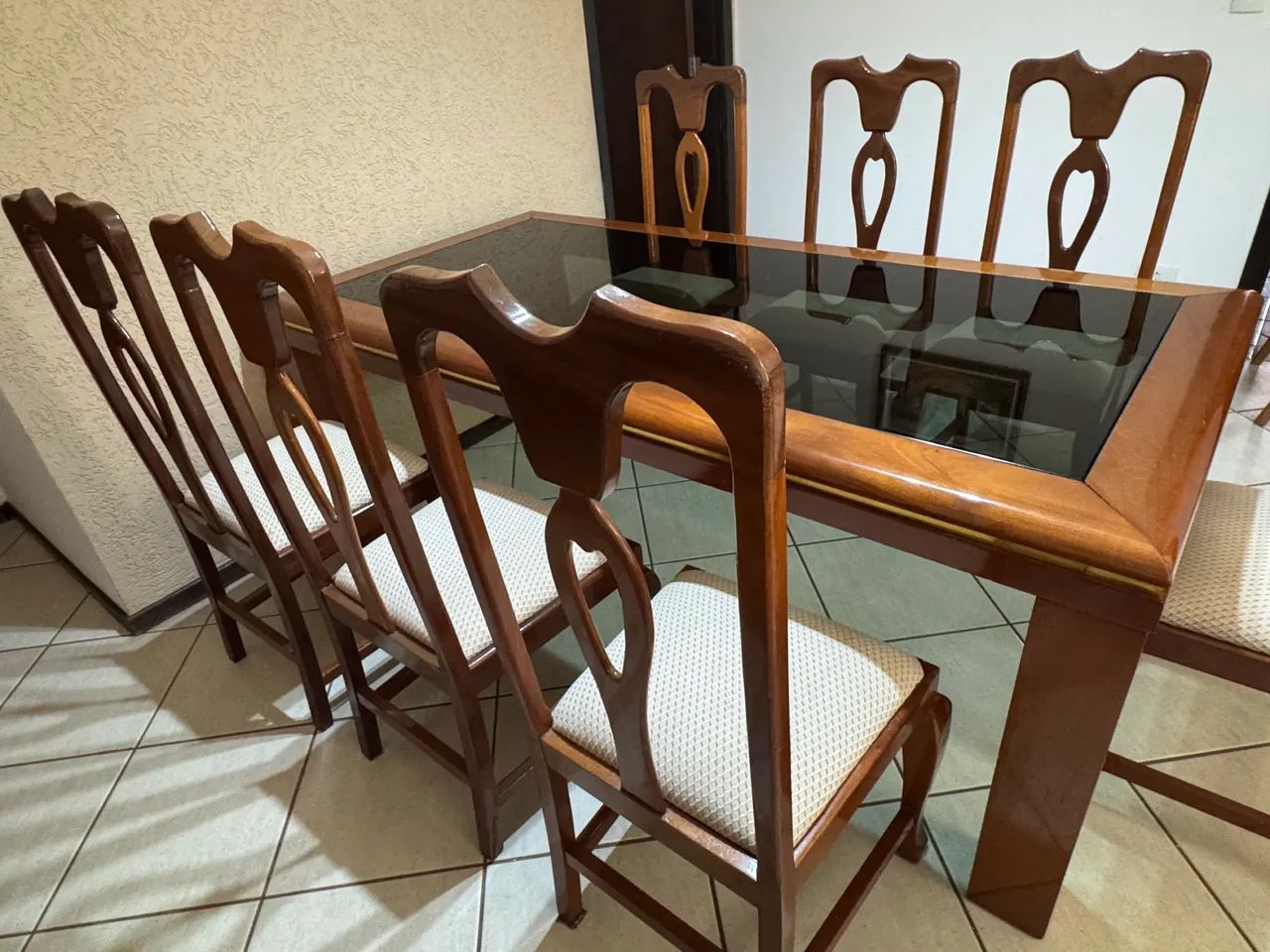 Cadeira Mogno maciço com mesa. - Foto 3