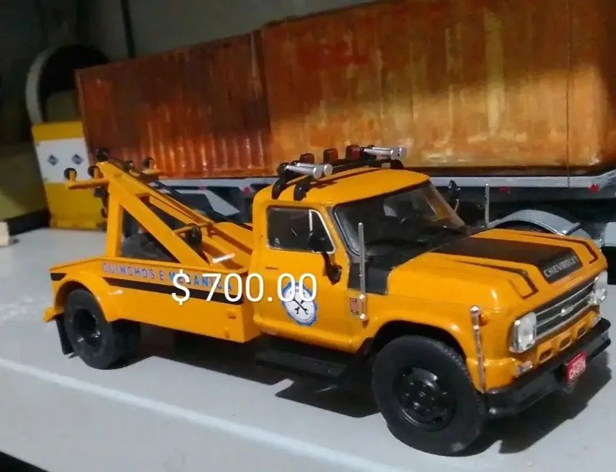 Duas miniaturas caminhão Chevrolet D 60 e C 60  - Foto 3