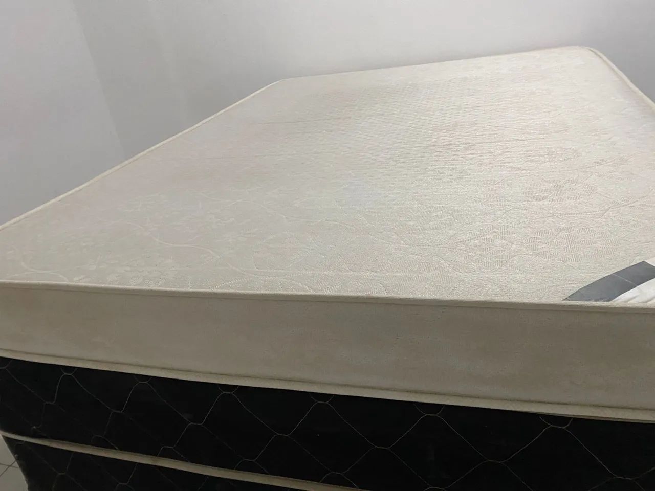 Cama box com colchão