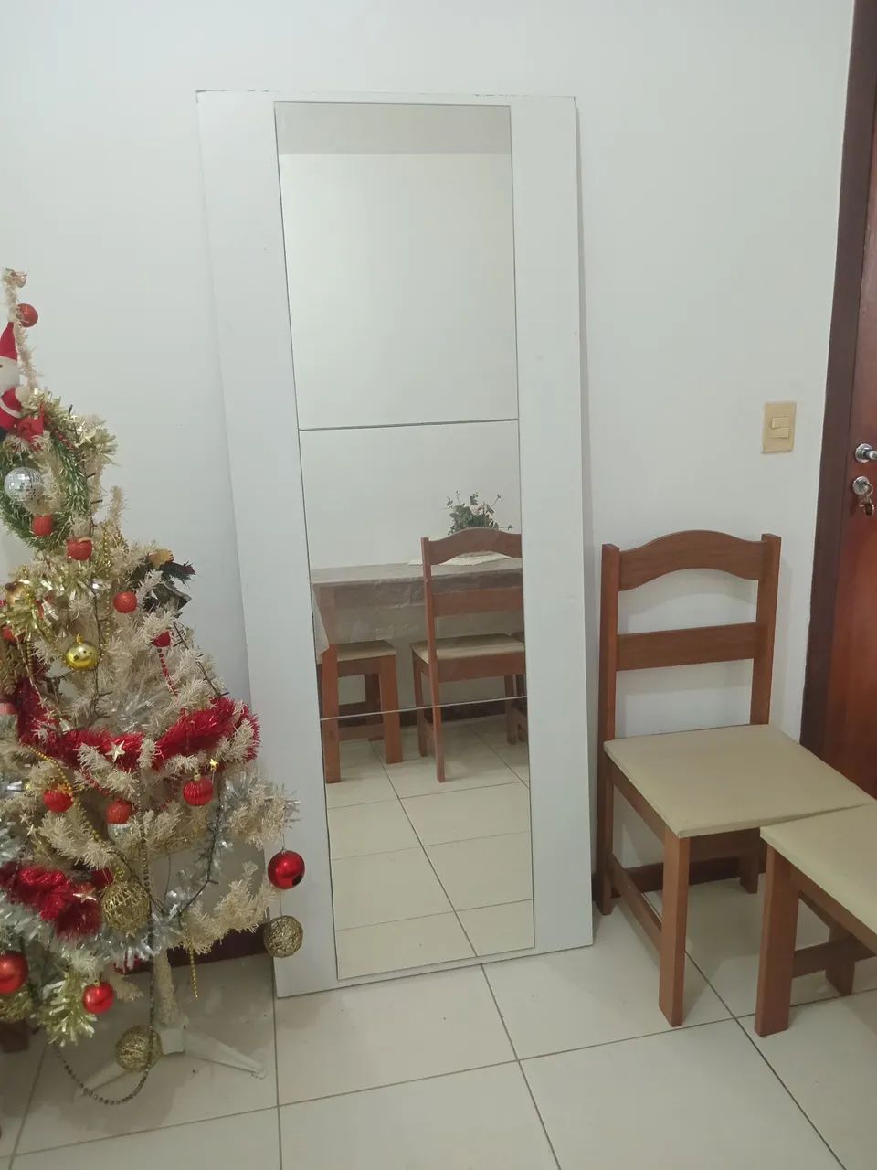 Espelho com moldura de compensado branco 180×47 com no total de espelho junto com a moldur - Foto 2