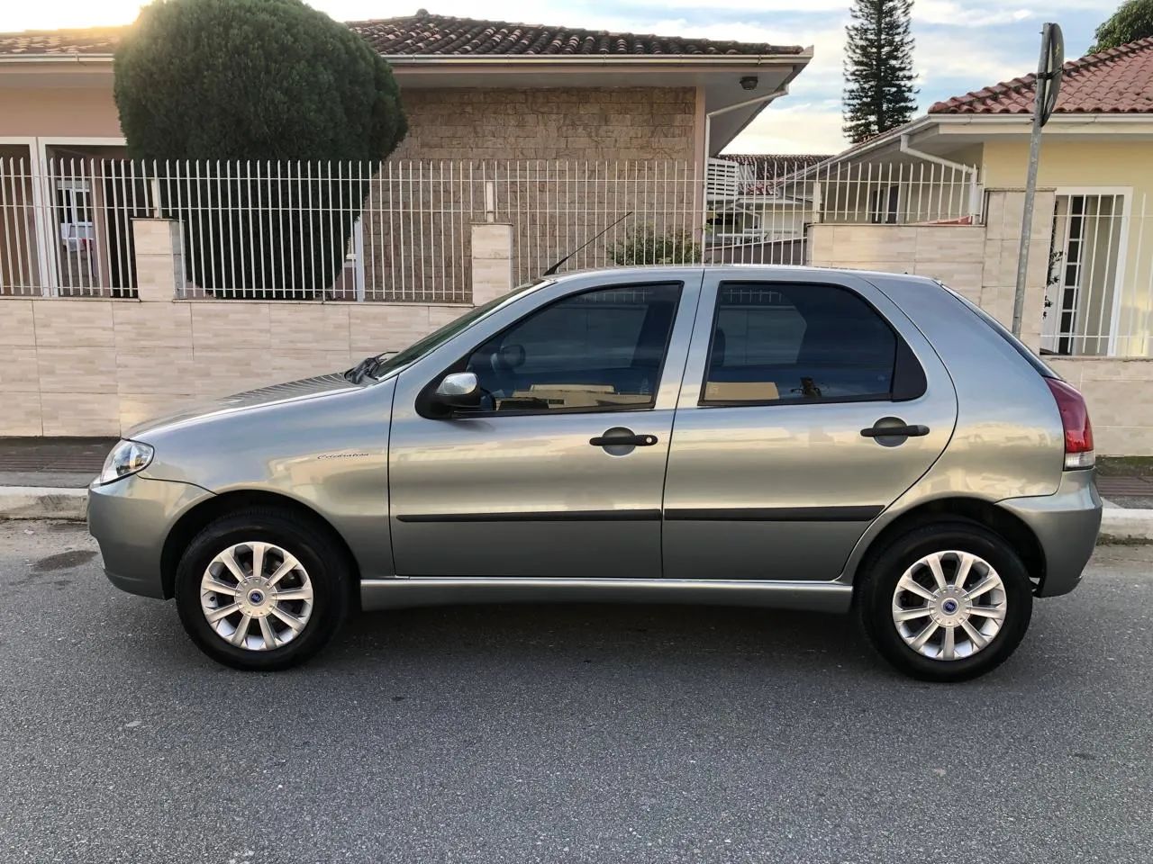 Fiat Palio Celebration 1.0 Fire Flex 8V 4P 2008 - Foto 4