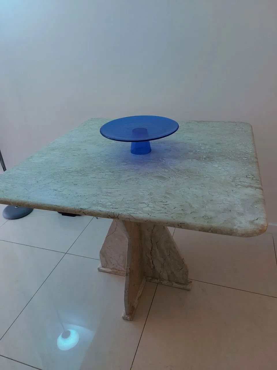 VENDO MESA TODA EM MÁRMORE!