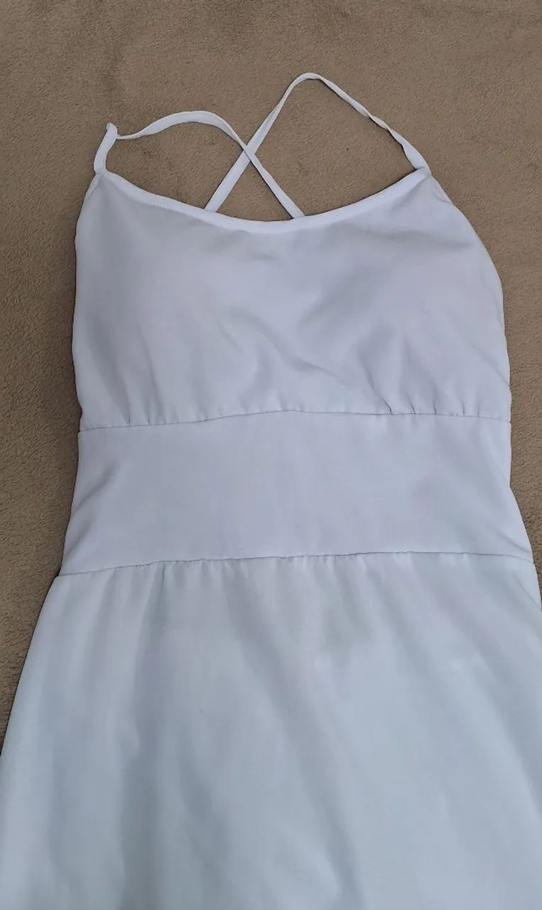Vestido longo branco com abertura trançada nas costas  - Foto 2