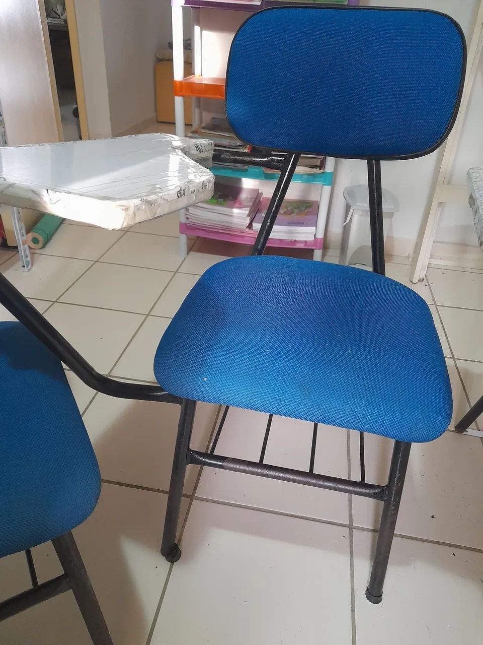 Cadeiras universitárias bem conservadas - Foto 3
