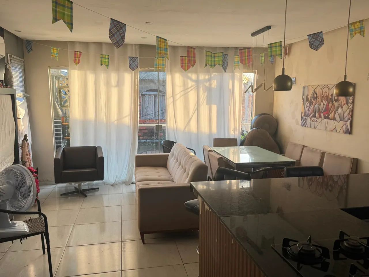 Alugo casa nos altos.