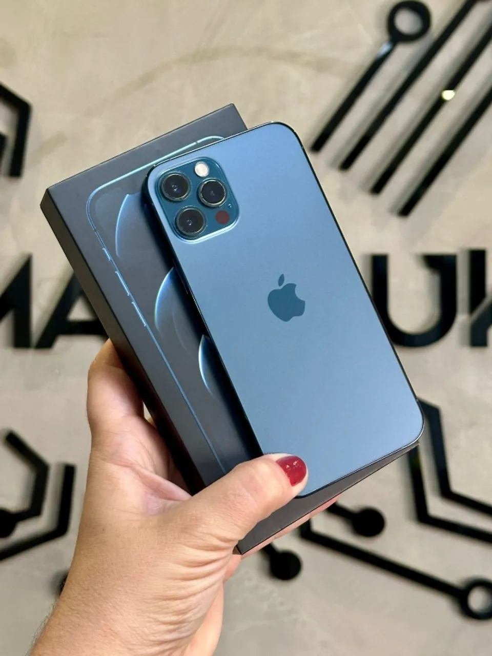 iPhone 12 Pro Blue - 128GB Bateria: 100% - Celulares e Smartphones