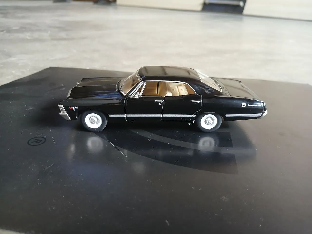 Carro Impala 67 miniatura (Supernatural)