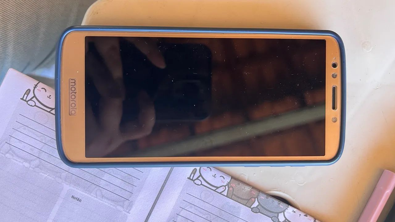 Celular semi novo 